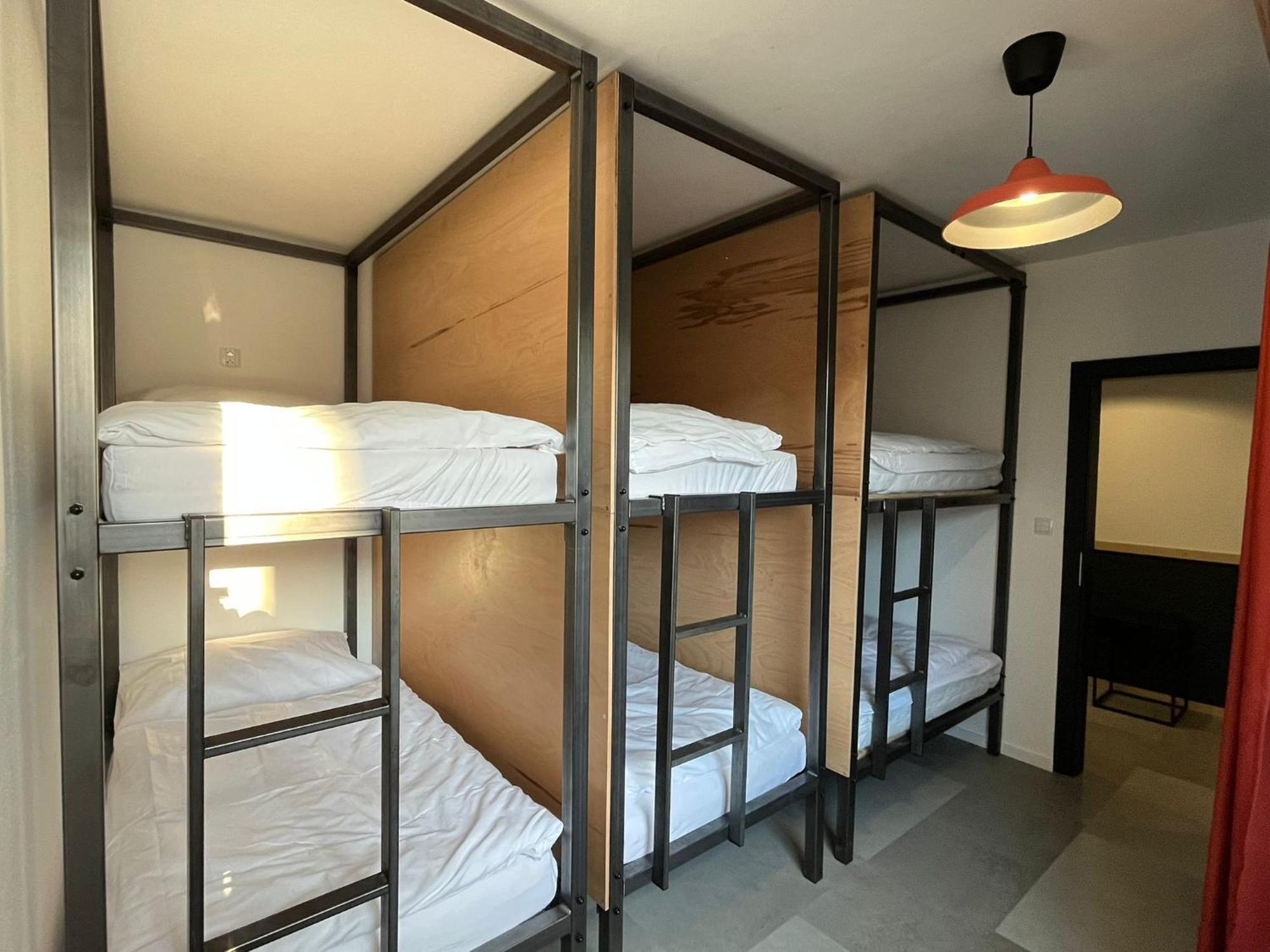 Izy Stay Hostel Bratislava Exterior foto