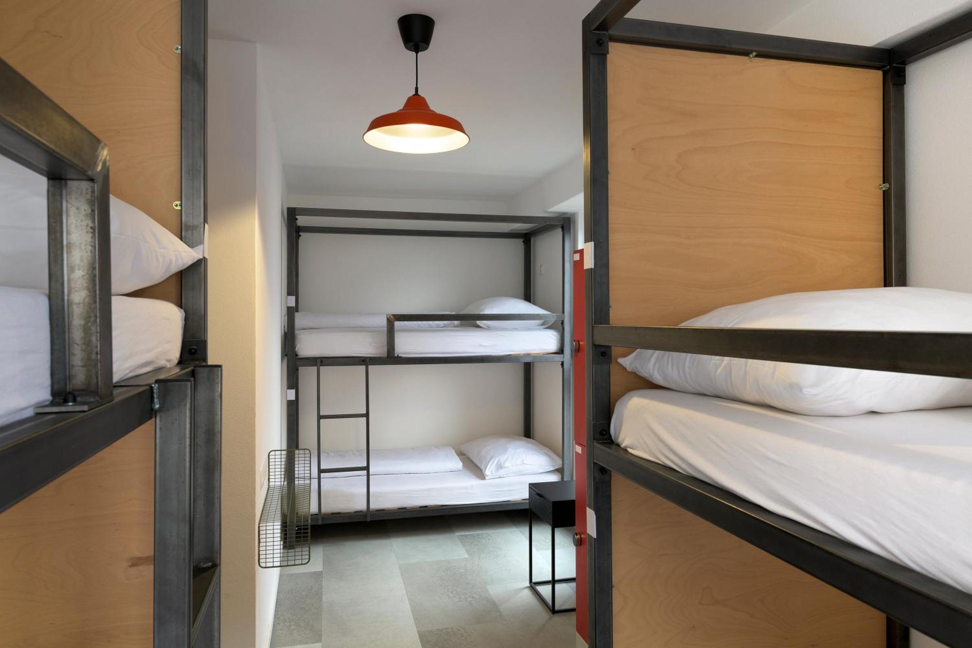 Izy Stay Hostel Bratislava Exterior foto