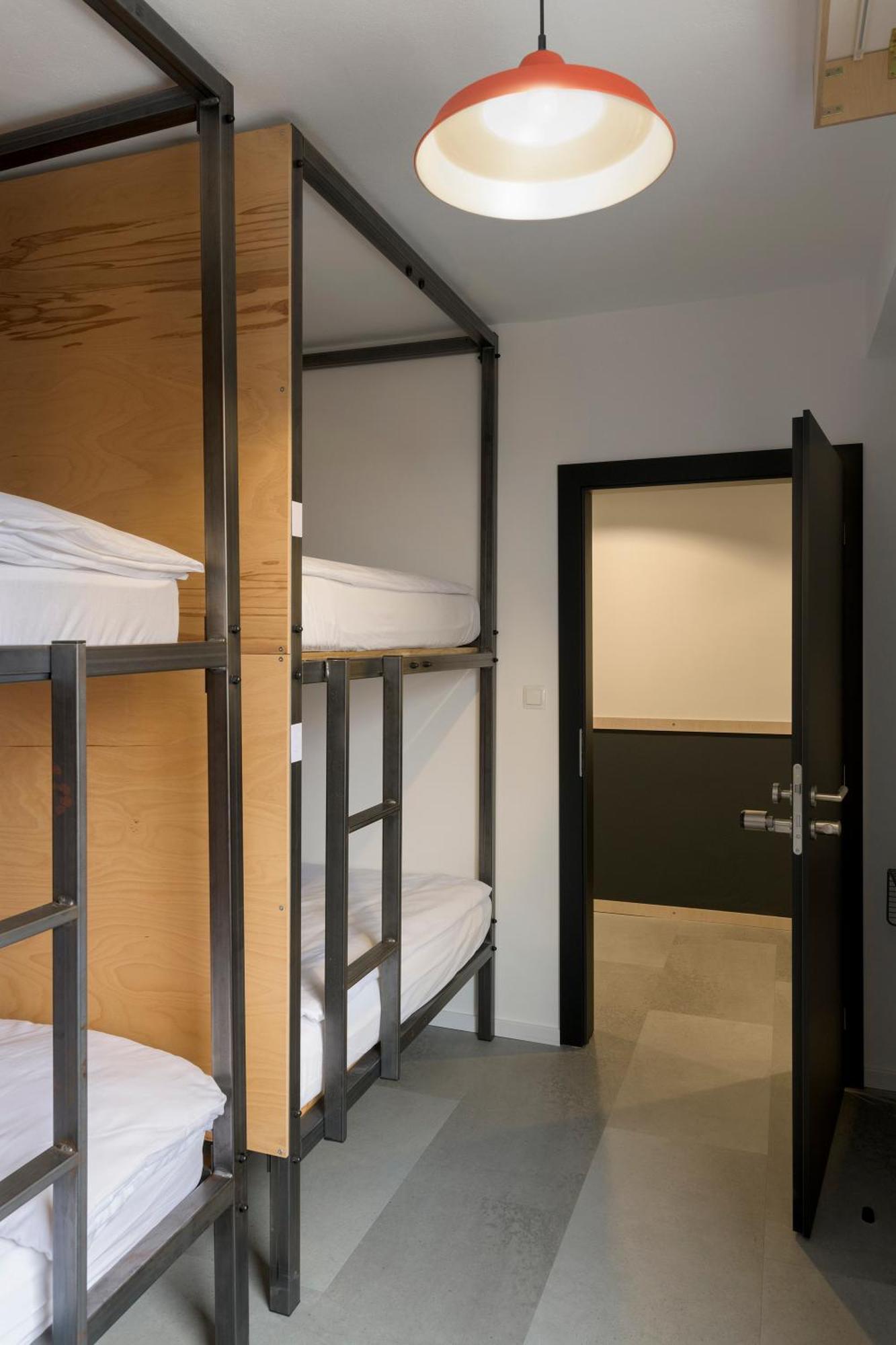 Izy Stay Hostel Bratislava Exterior foto