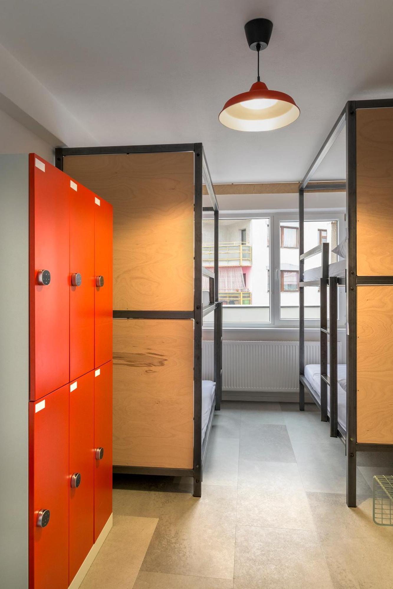 Izy Stay Hostel Bratislava Exterior foto