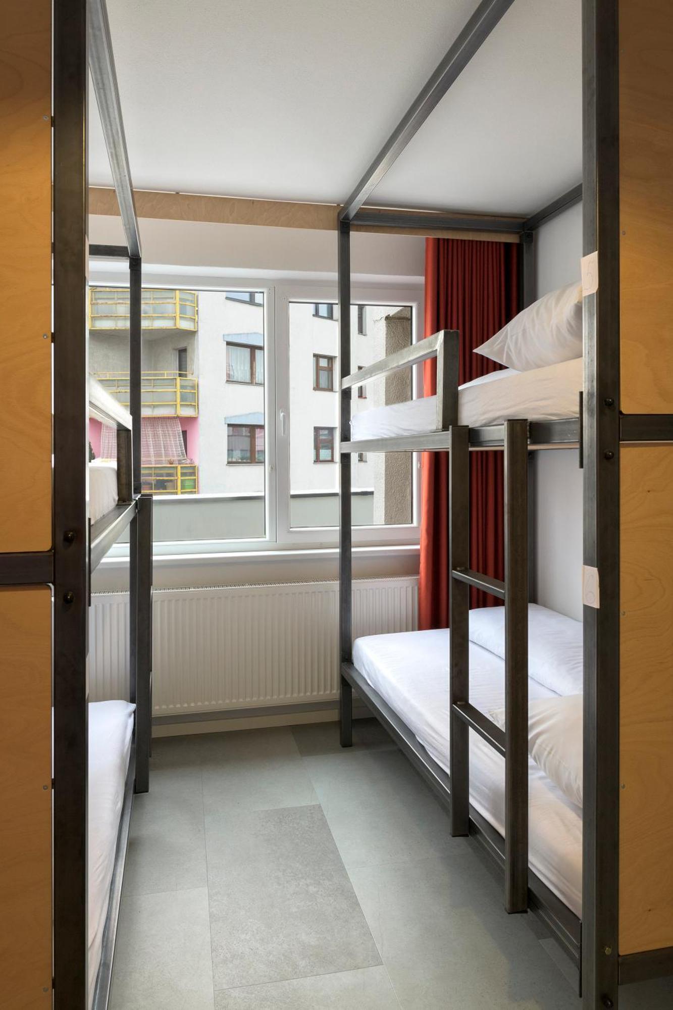 Izy Stay Hostel Bratislava Exterior foto