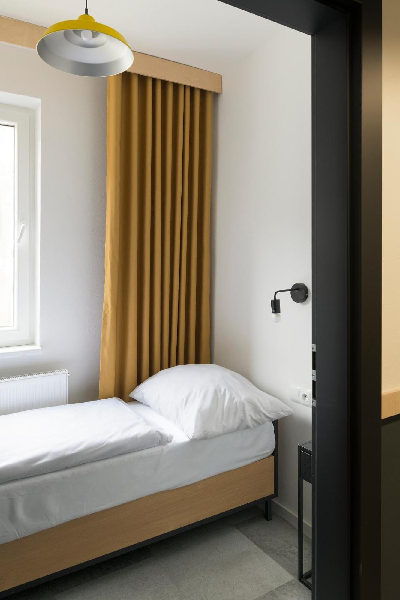 Izy Stay Hostel Bratislava Exterior foto