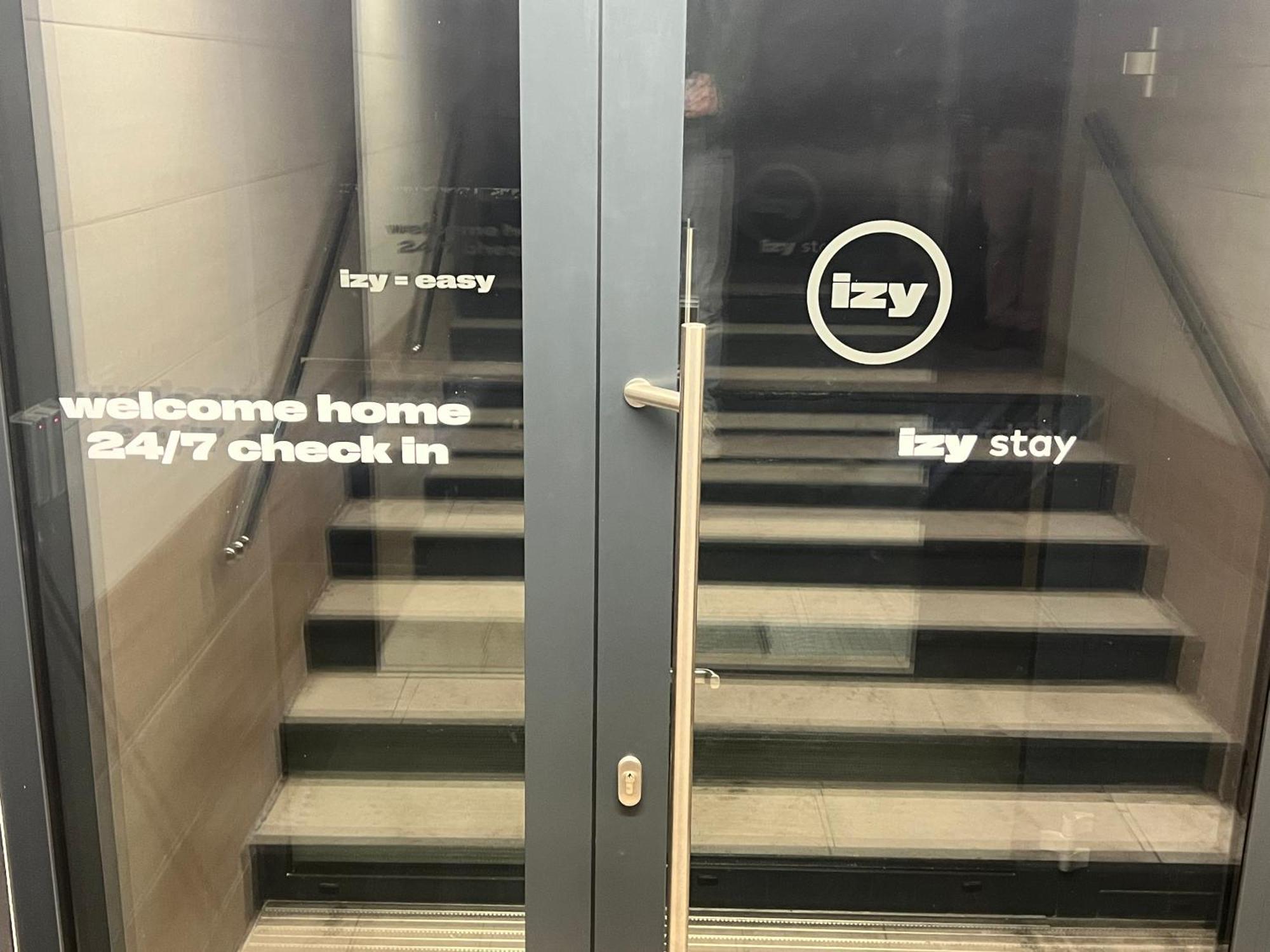 Izy Stay Hostel Bratislava Exterior foto